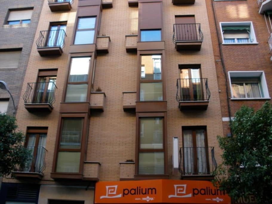 Balcon Con Luz Natural Madrid Exterior foto